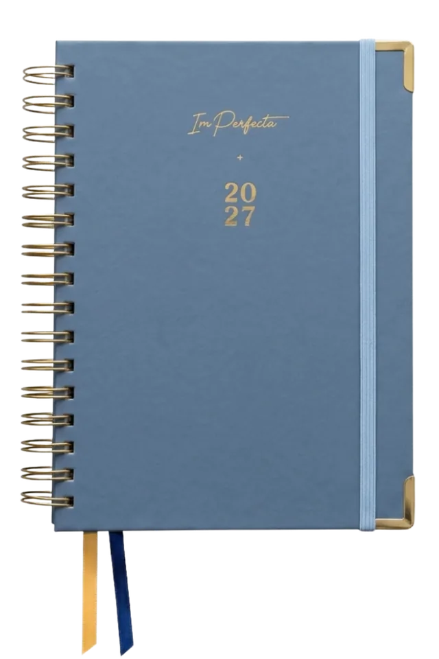 Portada Blue de la agenda ImPerfecta 2027: azul grisáceo y lisa, con el 2027 en dorado